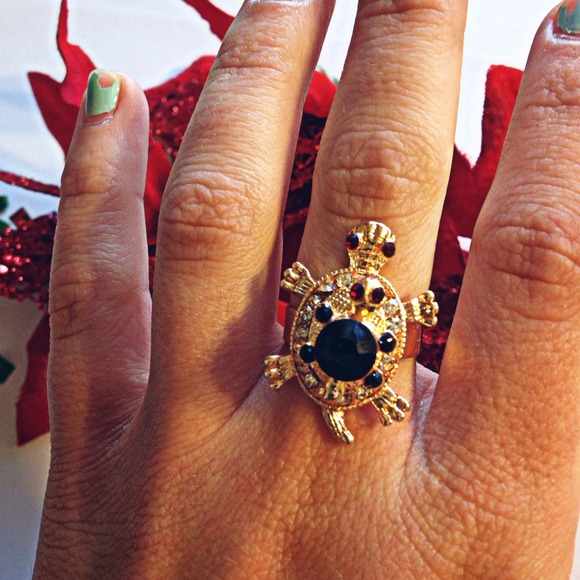 ❗️🚫SOLD❗️Rotating Turtle Crystal Ring - Picture 2 of 4