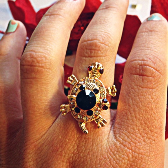 ❗️🚫SOLD❗️Rotating Turtle Crystal Ring - Picture 3 of 4