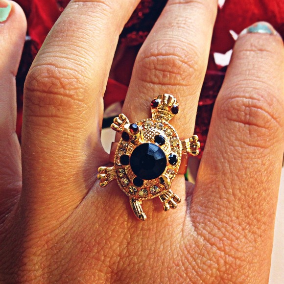 ❗️🚫SOLD❗️Rotating Turtle Crystal Ring - Picture 4 of 4