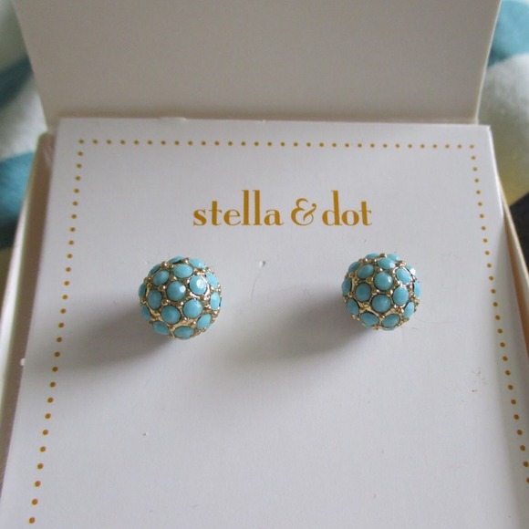 Teal Stella & Dot studs!