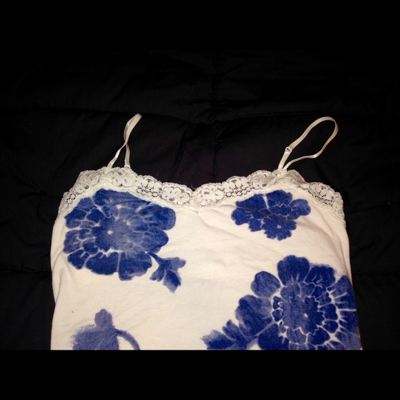 ✖️SOLD✖️ Flowered Tank Top - Picture 2 of 2