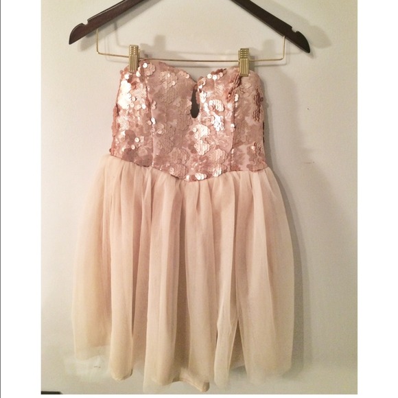 Showpony Strapless Dress