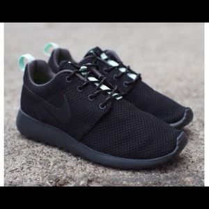 🌸🌸 Nike Roshe Run 🌸🌸