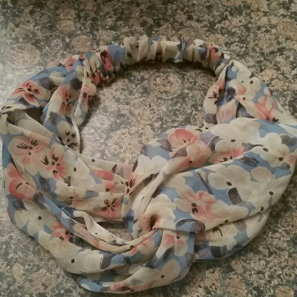 Super Cute Pacsun Floral Headband!