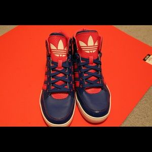 Size 8 Adidas sneakers *NEVER WORN*