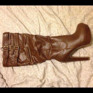 SOLD NWBox Bakers brown heeled boots