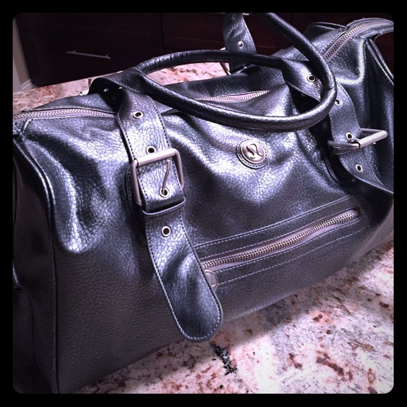 Beautiful Lululemon Silver/Grey Gym Bag