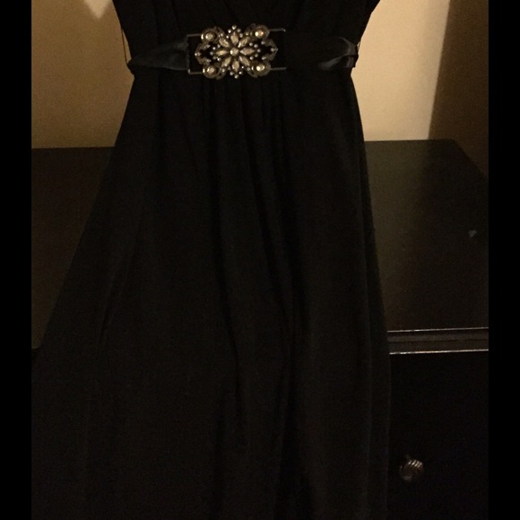 Elegant black v neck dress - Picture 2 of 3