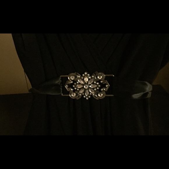 Elegant black v neck dress - Picture 3 of 3