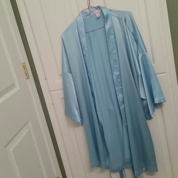 Victoria's Secret Robe - Picture 2 of 4