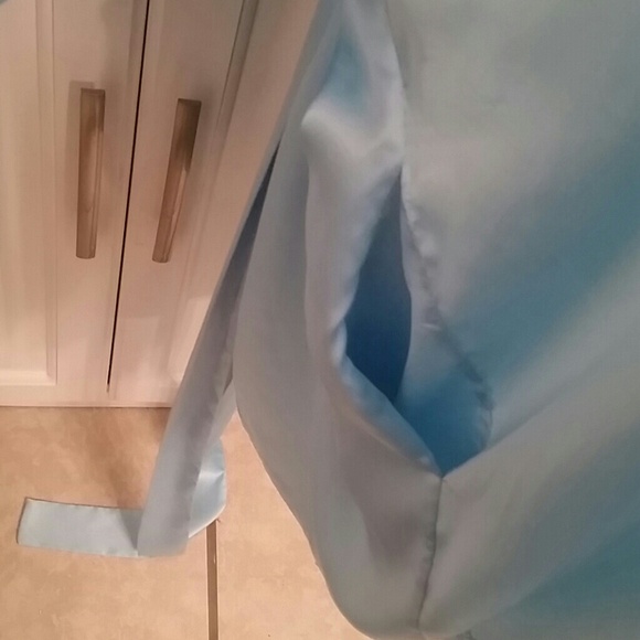 Victoria's Secret Robe - Picture 4 of 4