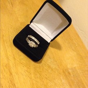 Women's diamond engagement