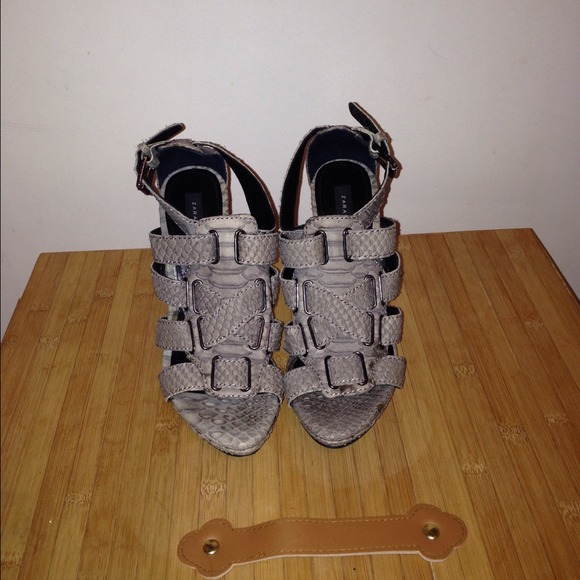 Alligator Textured Heels - Picture 2 of 3