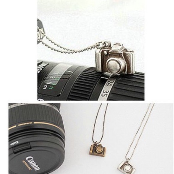 Silver tone vintage camera necklace - Picture 4 of 4