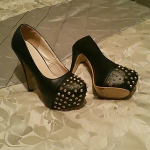 Studded pumps