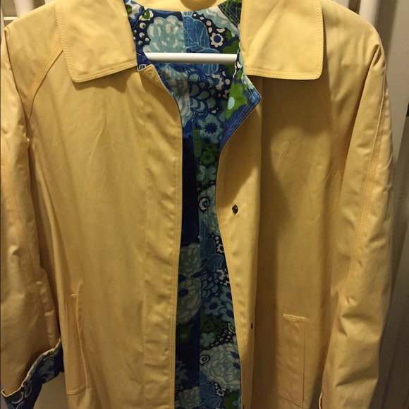 Very cute yellow raincoat