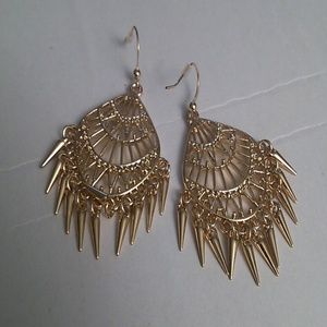 Gold dangle earrings! ^.^