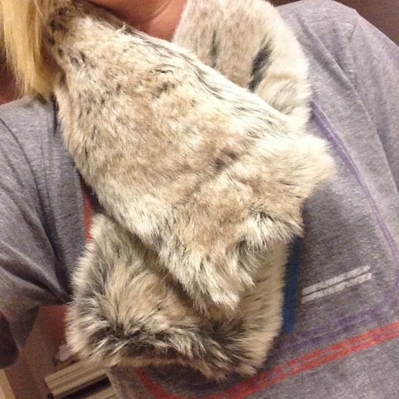 Fake fur shawl / scarf