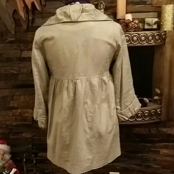 🎉🎉SOLD🎉🎉 Gold metallic Jacket - Picture 3 of 4