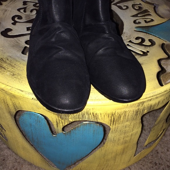 ❌SOLD on another site❌VS Report Booties - Picture 4 of 4