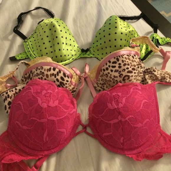 3 Victoria secret bras