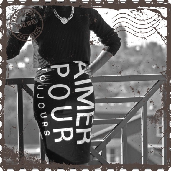 Black Sexy Pencil Skirt w/A Touch Of French - Picture 2 of 4