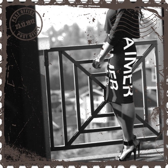 Black Sexy Pencil Skirt w/A Touch Of French - Picture 4 of 4