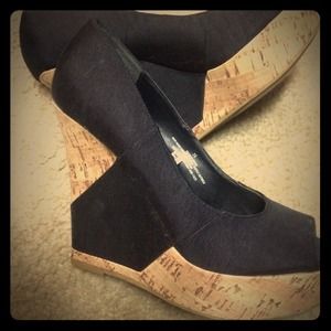 Black wedges