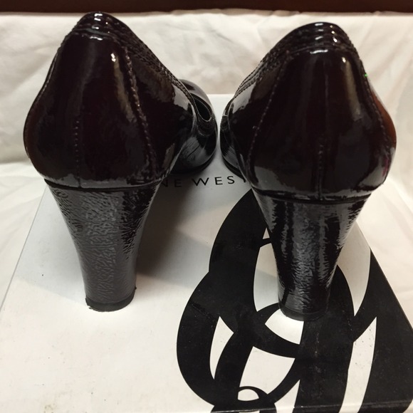 Nine West 6 1/2 burgundy pumps - Picture 2 of 4