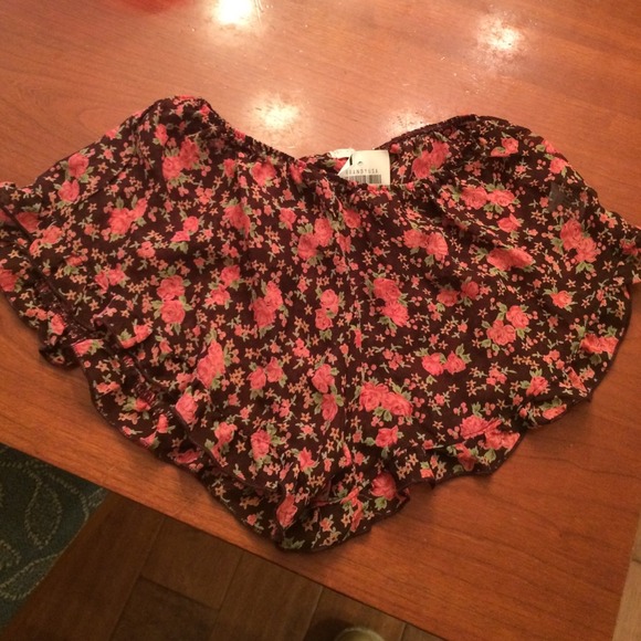 Brandy Melville floral vodi shorts