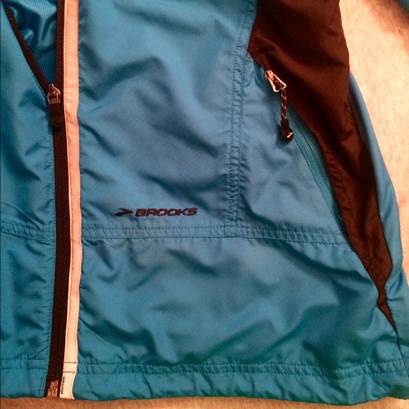 Brooks running gear windbreaker. W/ reflectors - Picture 3 of 3