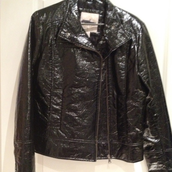 Shiny black short jacket