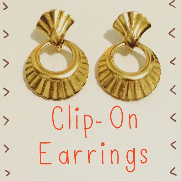 Frosted Gold Vintage Clip On Earrings - Picture 2 of 4