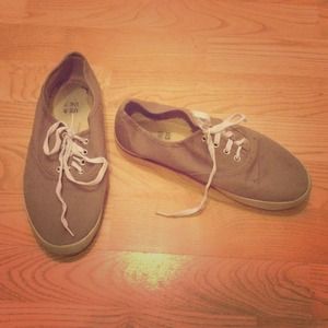 Cute grey sneakers from UO❤️
