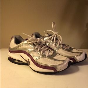 Women's Nik REAX tennis shoes