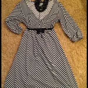 Black and white dress so classic.