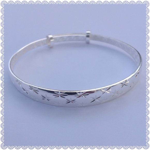 Jewelry - 925 SS Flower Design Bangle