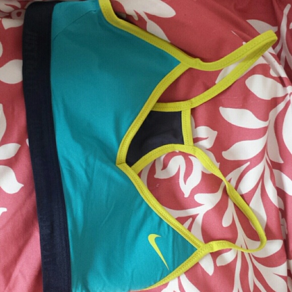 Nike dri fit sports bra