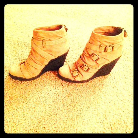 Vera Wang Boots - Suede wedge Bootie