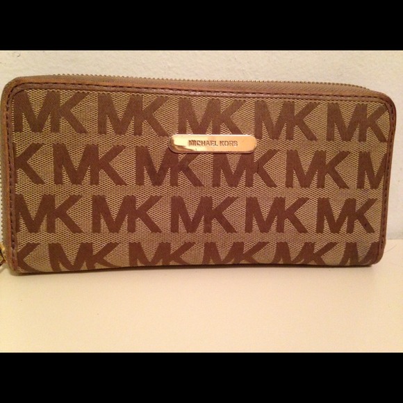Authentic beige michael Kors wallet