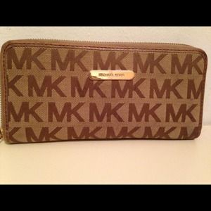 Authentic beige michael Kors wallet