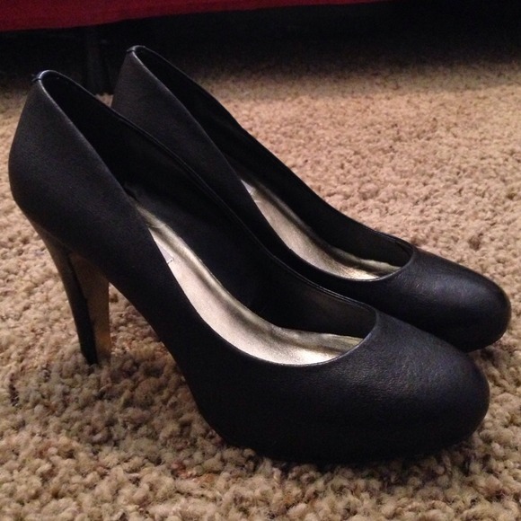 Black Steve Madden heels