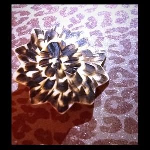 Cute flower brooch🌹