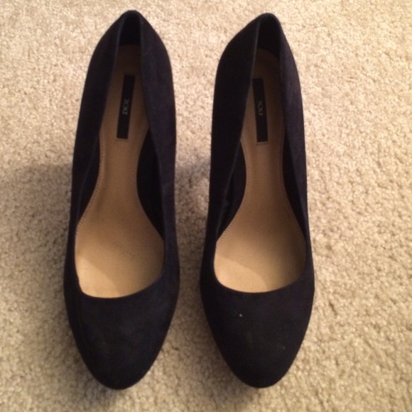 Size 8 black heels