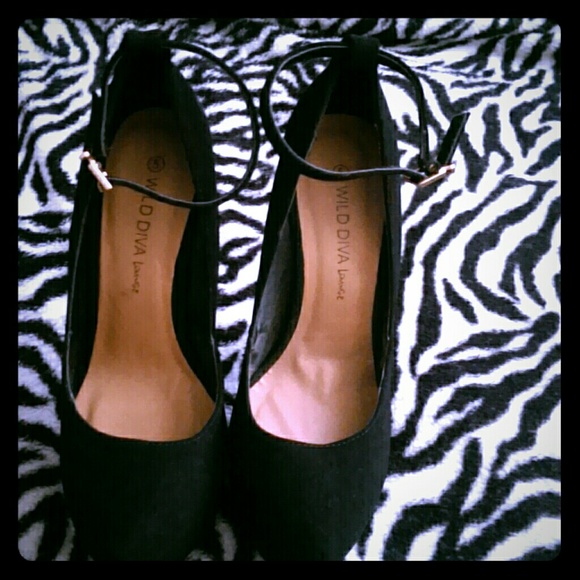 Black almond toe