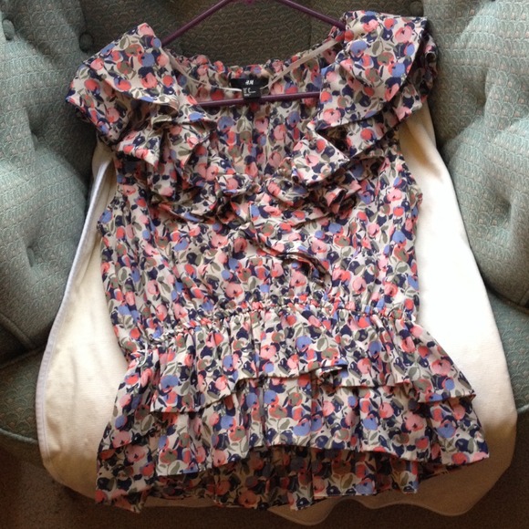 Floral blouse in great condition. Mint condition