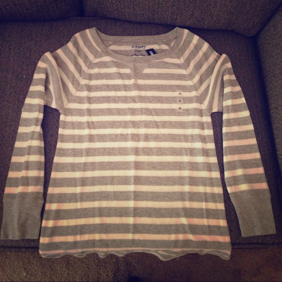 NWT gray and white stripe long sleeve thermal ❄️