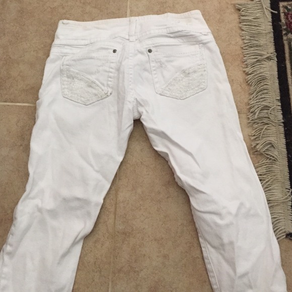 Capries - Picture 2 of 2