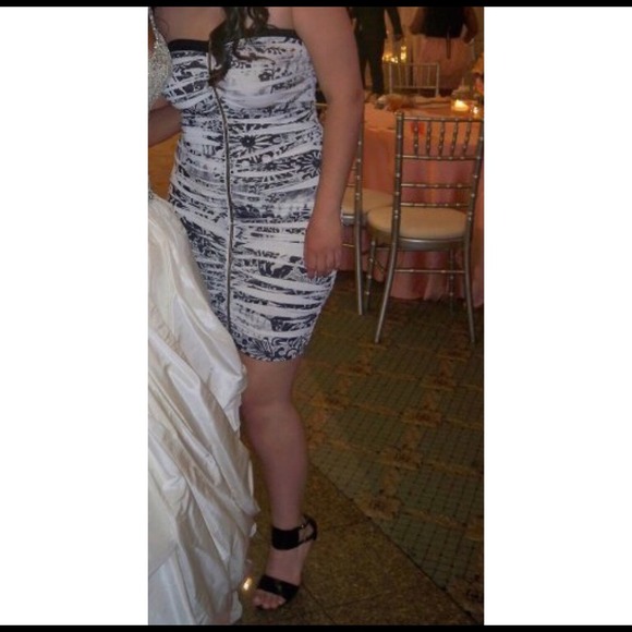 Dress - Picture 3 of 3