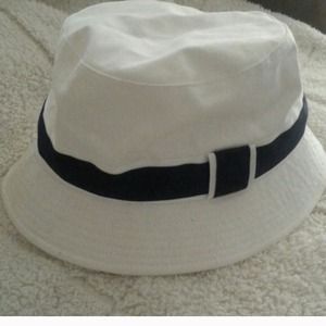 Banana republic white bucket hat